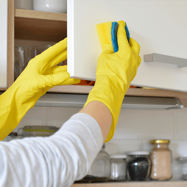 Parlak Mutfak Dolapları Nasıl Temizlenmeli? : Kapak Görseli